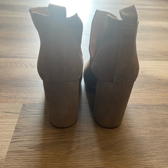 Steve Madden Taupe boots - Picture 2 of 4